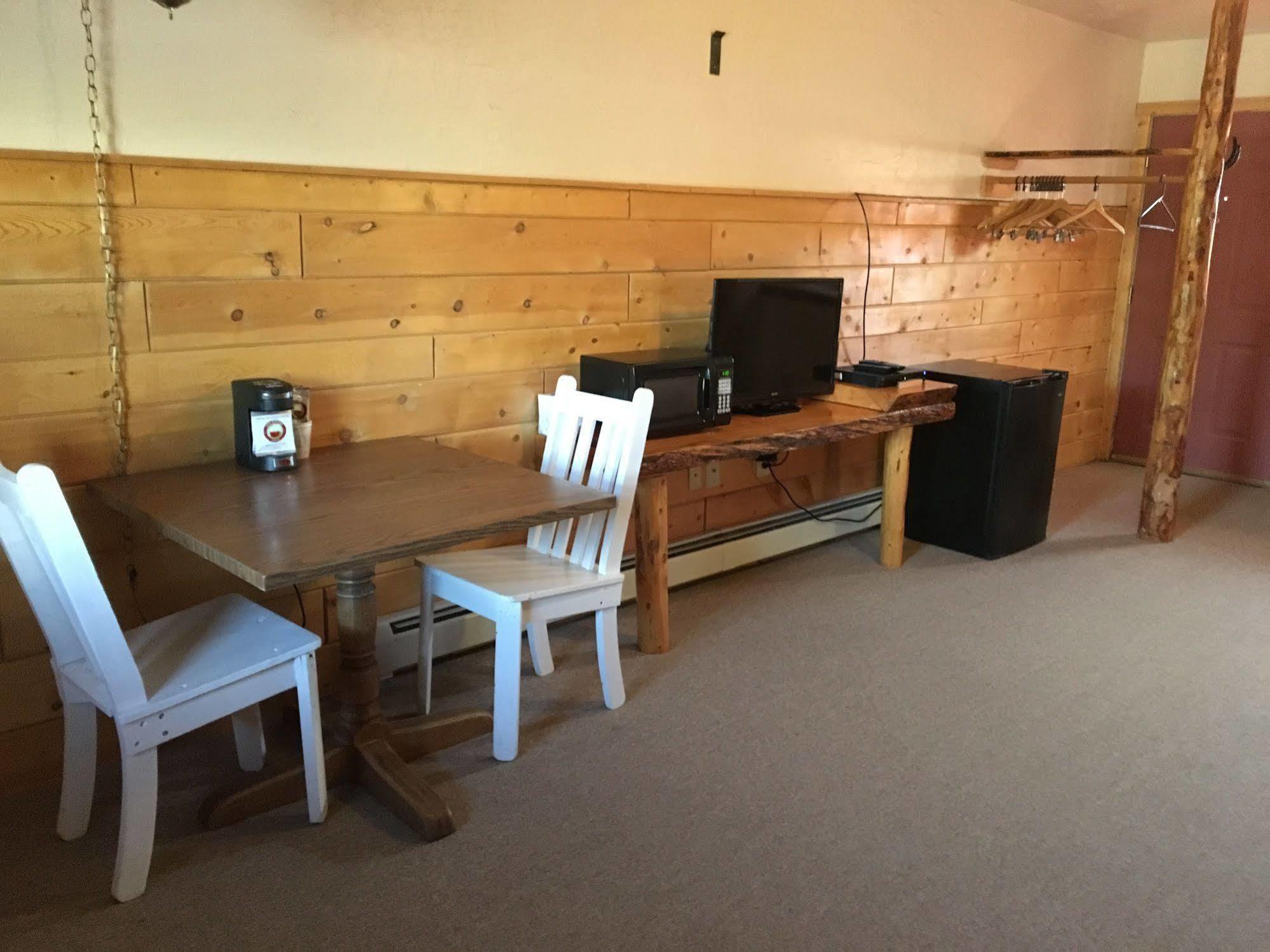 Chinook Winds Motel Дубойз Екстер'єр фото